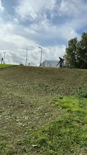 Stuk dijk gemaaid voor de gemeente .jpg