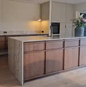 Japandi woonkeuken met verfijnd maatwerk.jpg