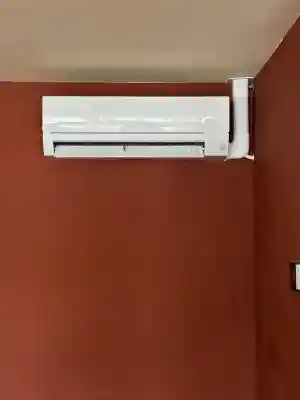 2 Mitsubishi Electric airco's geïnstalleerd aan de Overtoom, Amsterdam.jpg