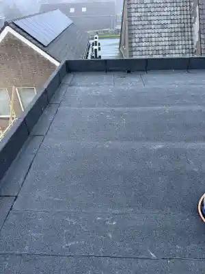 Volledig nieuwe bitumen dakafwerking. .jpg