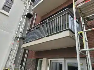 Alg vrij maken van balkons.jpg