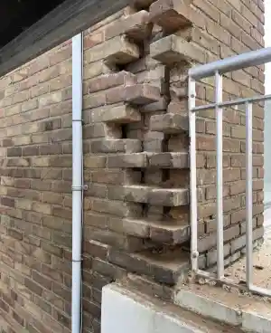 Gevelherstel: beschadigd metselwerk vervangen.jpg