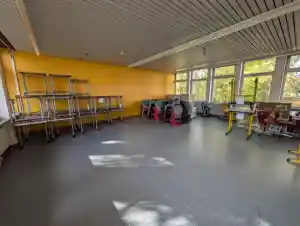 Möbelverteilung an Schulen.jpg