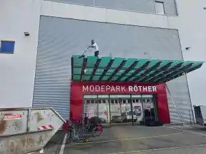 Glasreinigung - Modepark Röther .jpg