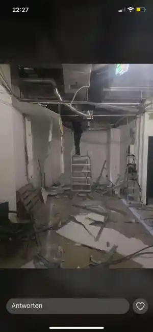 Professioneller Abbruch & Entkernung – Großfläche ca. 300 m².jpg
