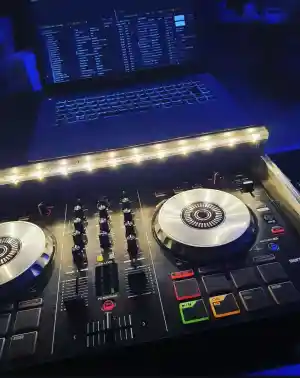 dj_gro%C3%9Fmonra_ReBa_event_4.jpg