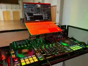 dj_gro%C3%9Fmonra_ReBa_event_6.jpg