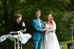 freie-redner_bonn_Leonie_Löwenstark_-_Freie_Rednerin_(IHK)_&_Zertifizierte_Freie_Rednerin_(ZFR)_2.jpg