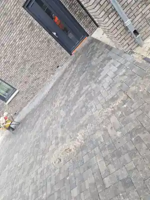 Aanleg bestrating oprit en terras.jpg