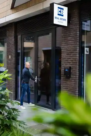 real-estate-agent_utrecht_Melvin_de_Makelaar_3.jpg