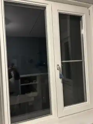 Van zwart ramen , deuren , trap, kozijnen naar gebroken wit ral 9010 .jpg