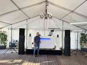 Bruiloftsfeest Tom & Elise in de feesttent.jpg