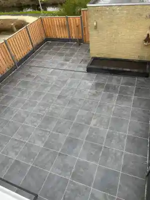 stratenmaker_voorschoten_Mw_sierbestratingen_bouw_en_service__2.jpg