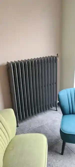 Gerestaureerde radiatoren vakkundig geplaatst.jpg
