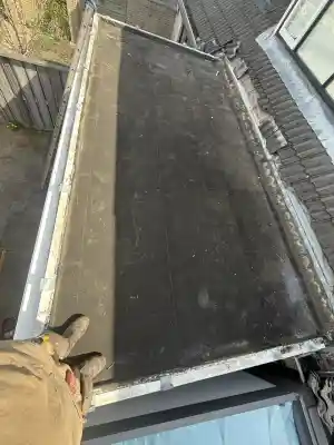 Dakrenovatie met afschotisolatie en nieuwe dakbedekking 🔧.jpg