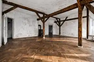 Komplette Renovierung eines Dachgeschossraums.jpg