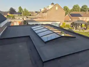 Platdak voorzien van een bitume dak..jpg