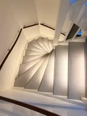 Viktoria light grey traprenovatie.jpg