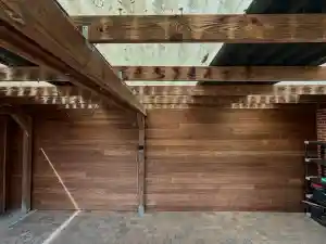 wand plaatsen onder carpoort.jpg