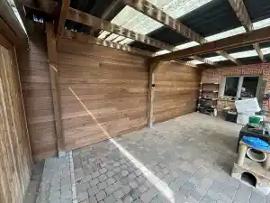 wand plaatsen onder carpoort.jpg