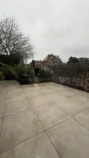 Een oase in hartje Laren.jpg