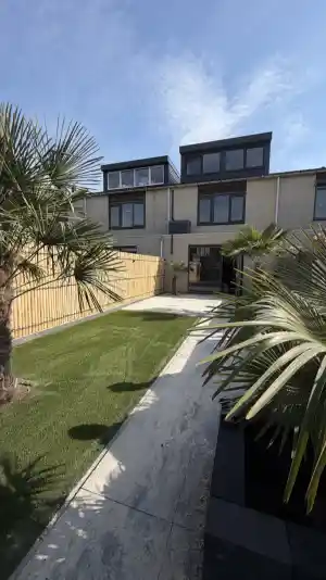 Zomerse tuin.jpg