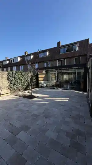 Voor en achtertuin renovatie Hilversum.jpg