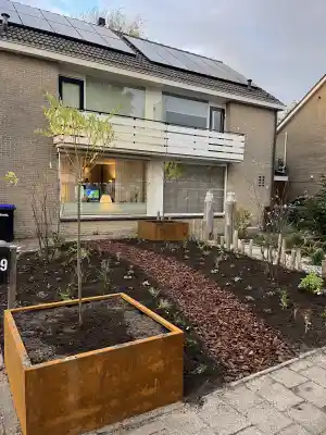 aanleggen van voortuin met nieuwe beplanting .jpg