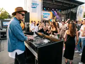 dj_ingolstadt_Chris_DJ_PyRo_|_Hochzeits_&_Event_DJ_mit_Club-DNA_5.jpg