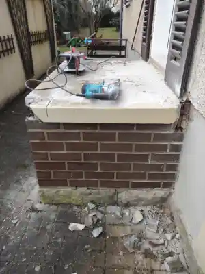 Abrissarbeiten Terrasse für Trockenlegung.jpg