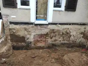 Abrissarbeiten Terrasse für Trockenlegung.jpg