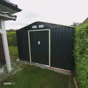 Gartenhaus Aufbauen.jpg