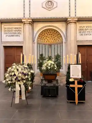 Erdbestattung Hauptfriedhof Frankfurt - würdevoll begleitet.jpg