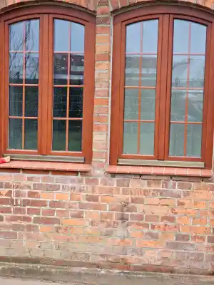 Fenster Sanierung Altes Fenster gegen neues hochwertiges Holzfenster .jpg