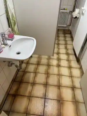 Büro- und Sozialraumreinigung bei einer Schreinerei.jpg