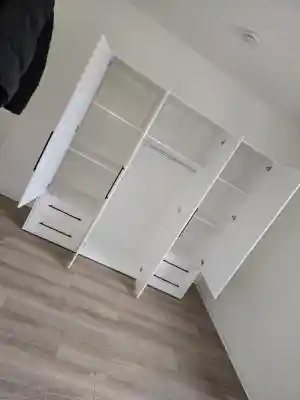  Montage von IKEA Kleiderschrank.jpg