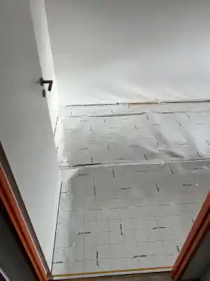 15qm Laminat-Fliesen verlegen.jpg