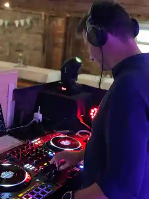 dj_fellbach_SoundMoment_-_Event_DJ`s_4.jpg