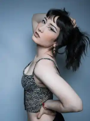 Ainara in the studio.jpg