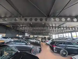 Elektra bij autohandelaar .jpg