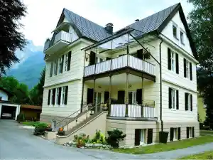 Haus Corona.jpg