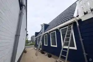Nieuwe zinken dakgoot .jpg