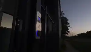 Leveren en montage van laadpaal geïntegreerd in het hekwerk.jpg