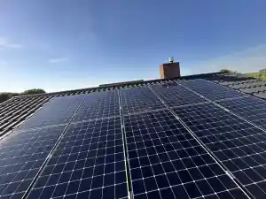 Schoonmaak Zonnepanelen..jpg