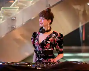 dj_amsterdam_DJ_Ivy_Vandervorst_5.jpg