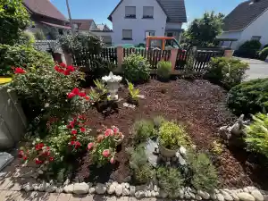 Garten Gestaltung .jpg