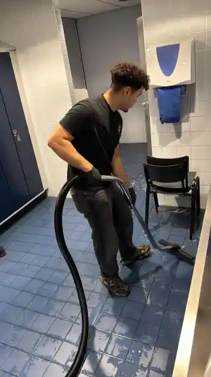 schoonmaakbedrijf_roden_Elite_Schoonmaak_B.V._4.jpg