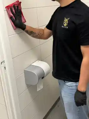 schoonmaakbedrijf_roden_Elite_Schoonmaak_B.V._2.jpg