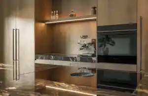 Luxe maatwerk keuken met natuurstenen kookeiland.jpg