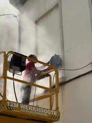 Opening maken en raam plaatsen.jpg